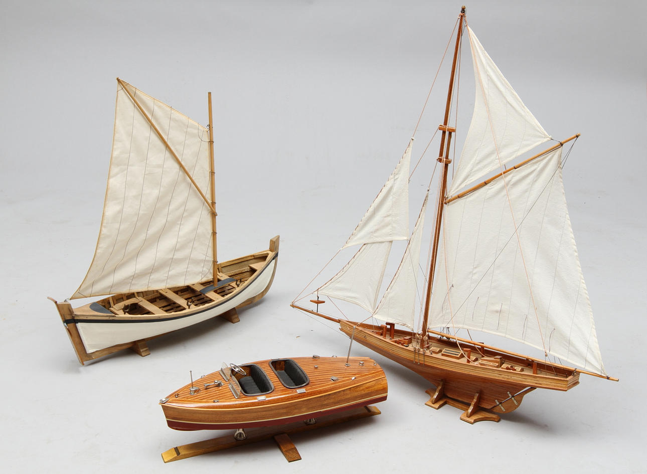 BÅTMODELLER 3 stycken.