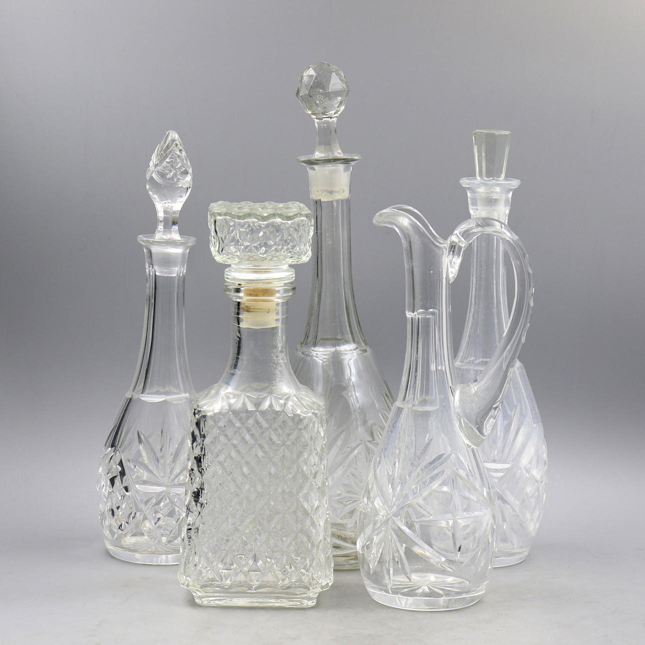 KRISTALLKARAFFER, 5 st, glas, 1900-tal.