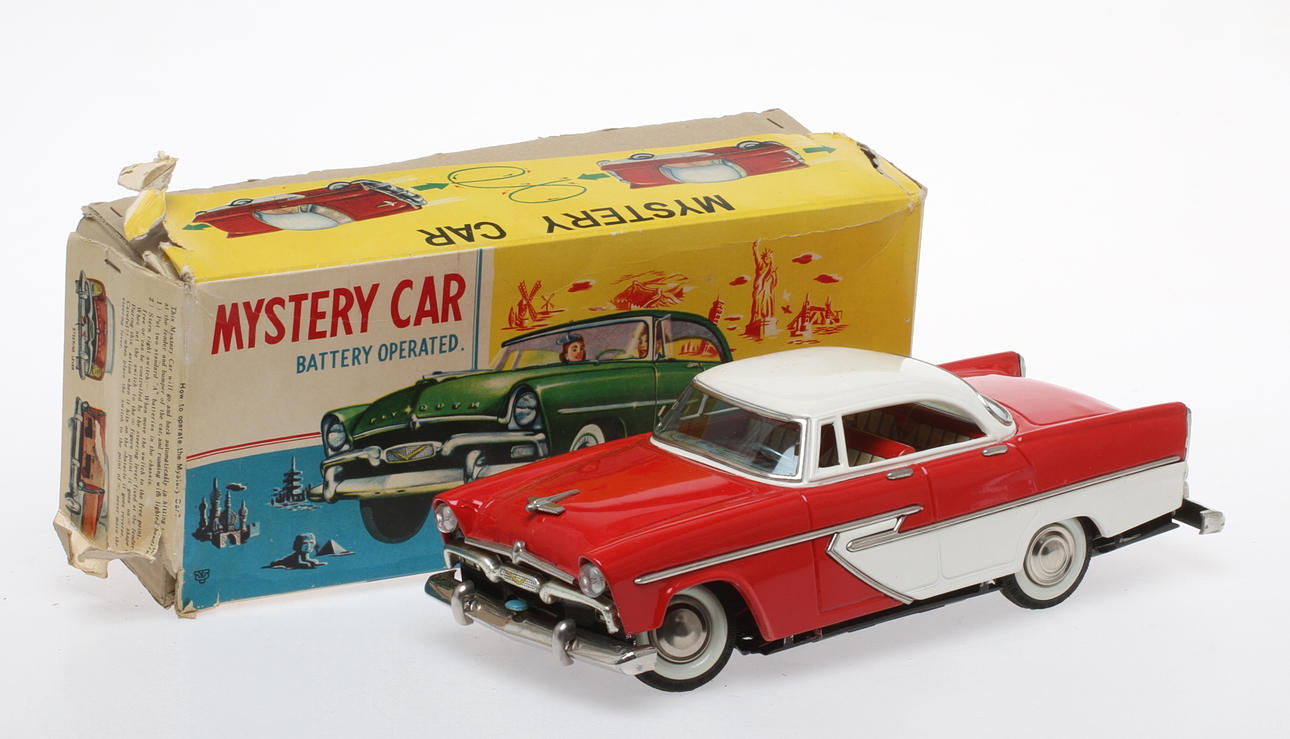 ALPS JAPAN, MYSTERY CAR PLYMOUTH, röd/vit med vitt tak. Skadad originalkartong. Batteri.