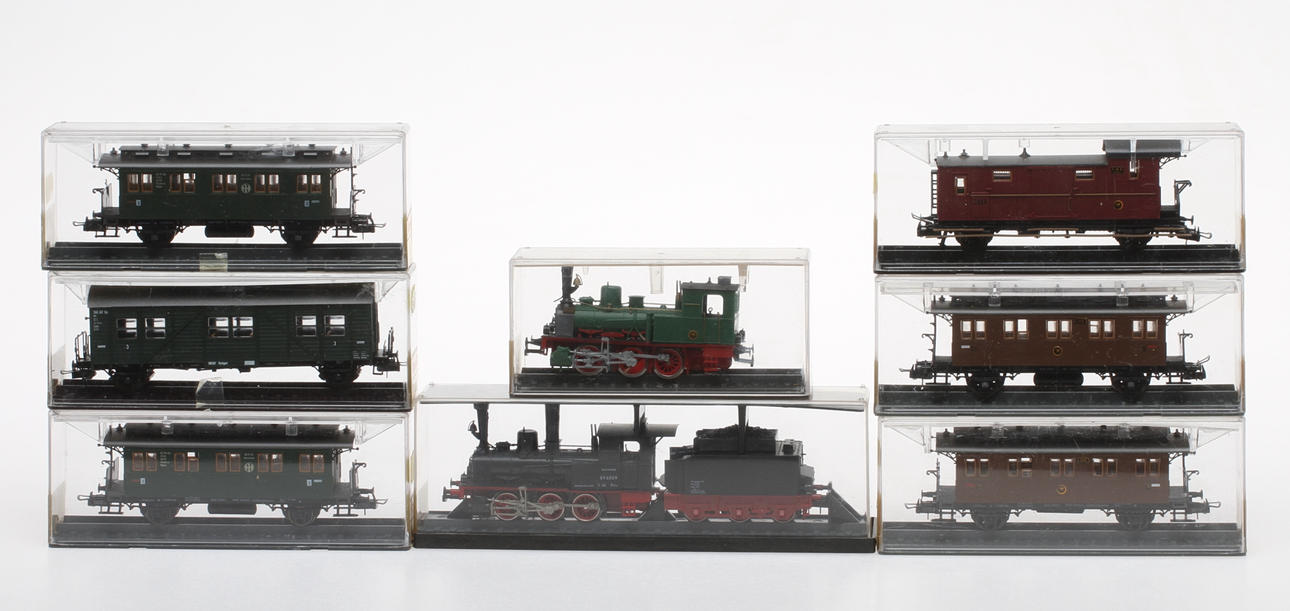 MODELLTÅG RÖWA 2 ånglok och 6 vagnar i originalkartong.