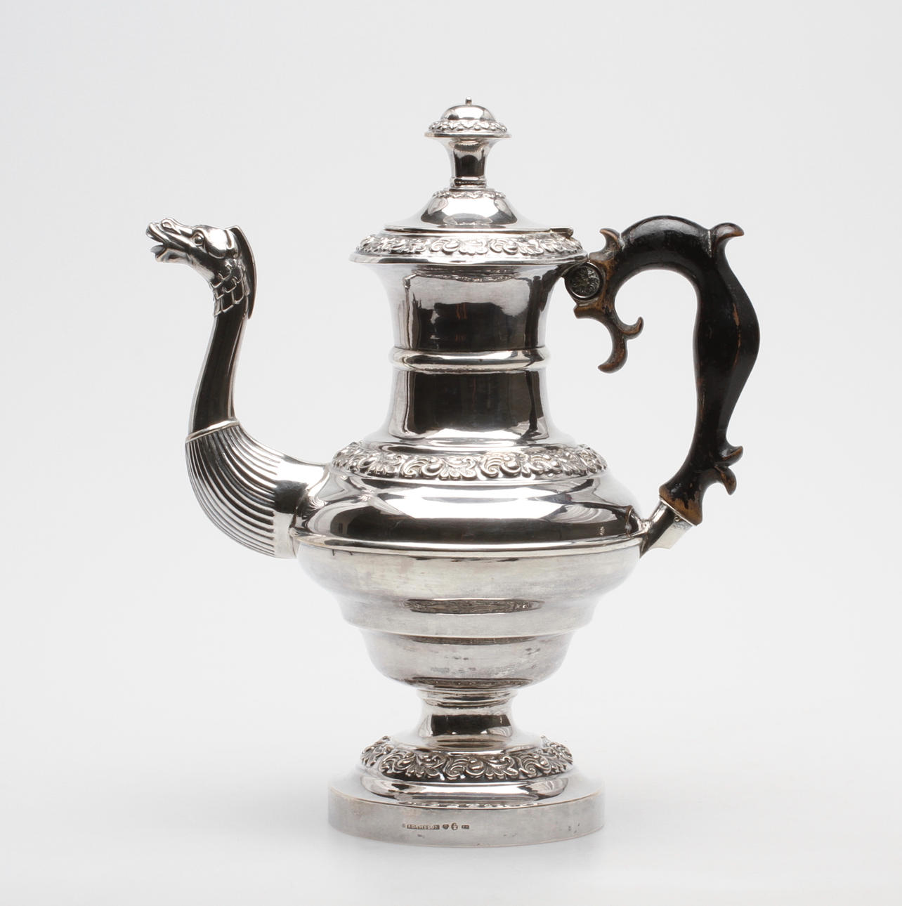 KAFFEKANNA, silver, Nils Jakob Adamsson, Norrköping, 1845, vikt ca 1025 gram.