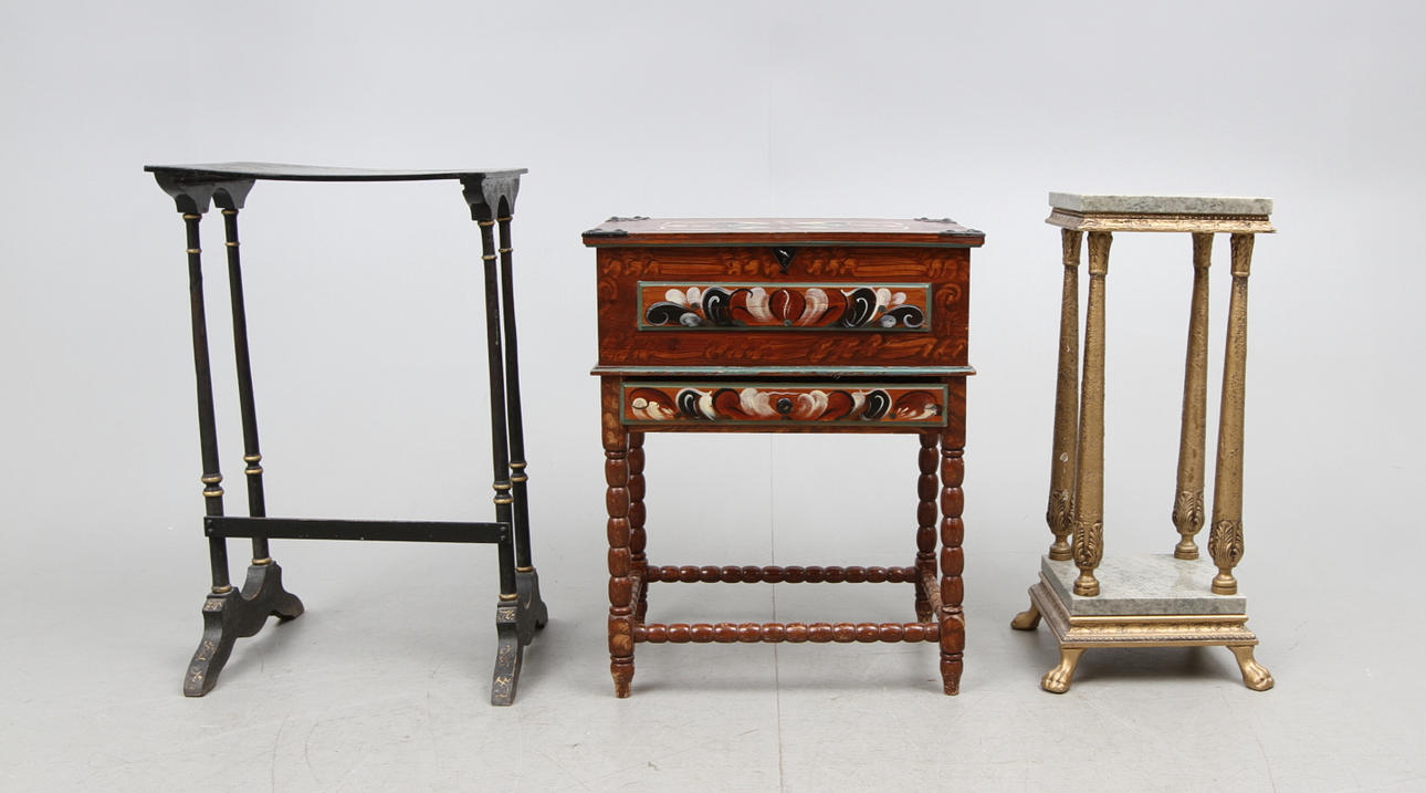 MÖBLER, 3 del, piedestal, sybord samt fönsterbord.