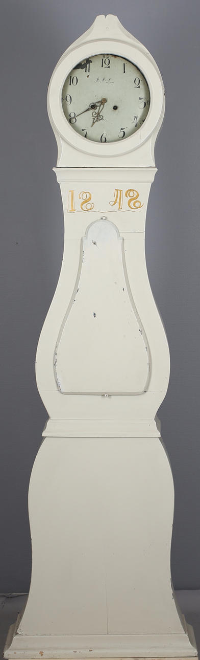 GOLVUR, vitmålad daterad 1842, senare målning.