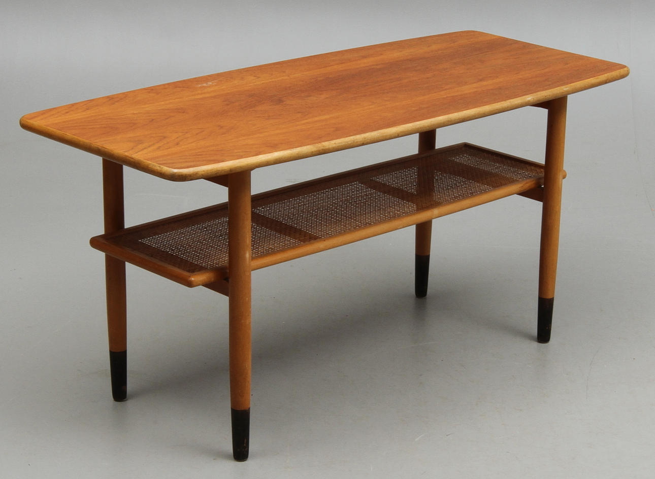 SOFFBORD med hylla, Hugo Troeds, Bjärnum, 1900-talets andra hälft.