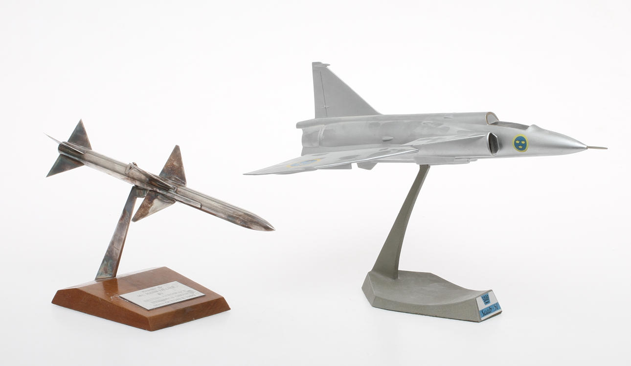 FLYGPLANSMODELL, SAAB VIGGEN, metall, MODELLMISSIL, metall, 1900-tal.