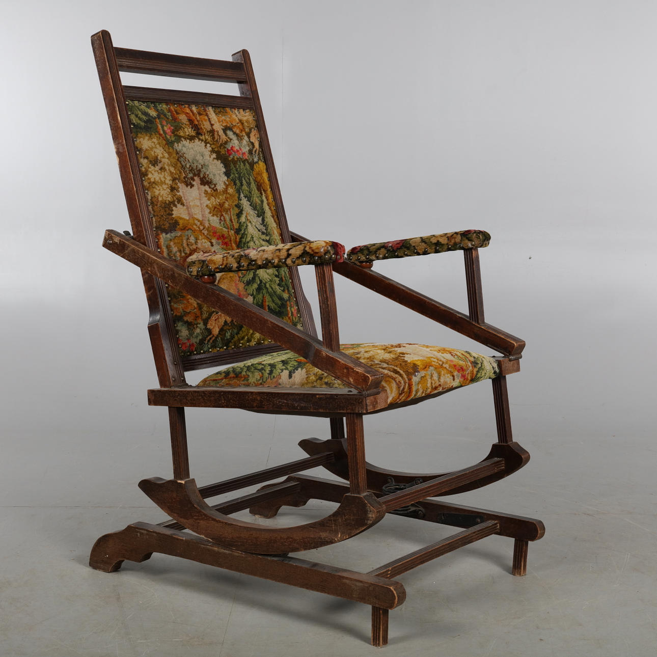 AMERICAN ROCKING CHAIR.