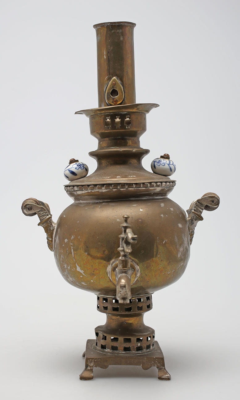 TESAMOVAR, metall/mässing, enligt uppgift Ryssland.