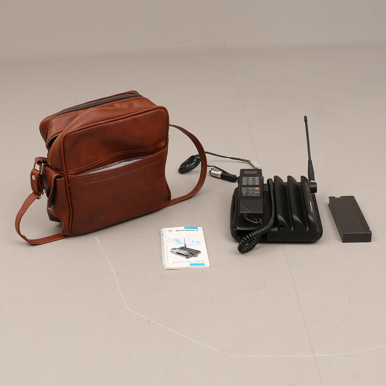 MOBILTELEFON, Motorola, Associate 2000, NMT.