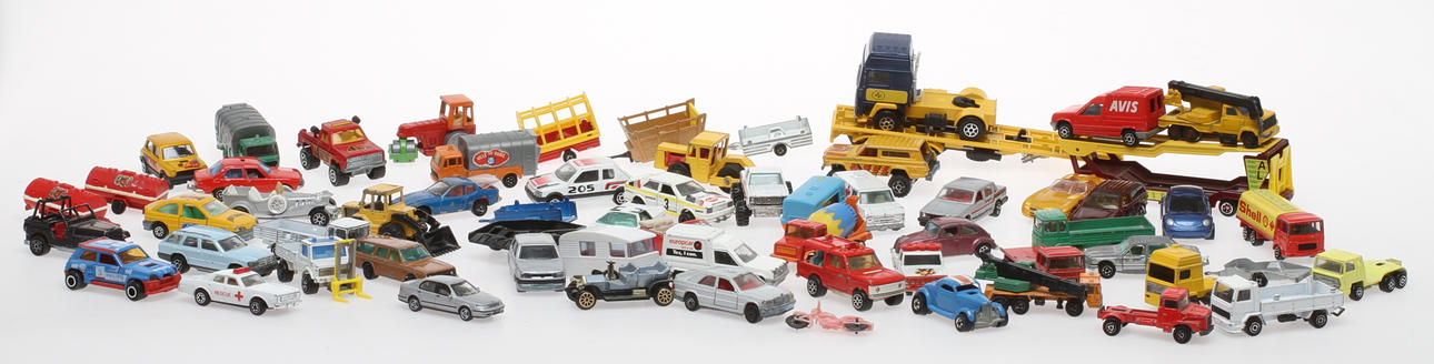 LEKSAKSBILAR cirka 50 stycken, mestadels MAJORETTE.