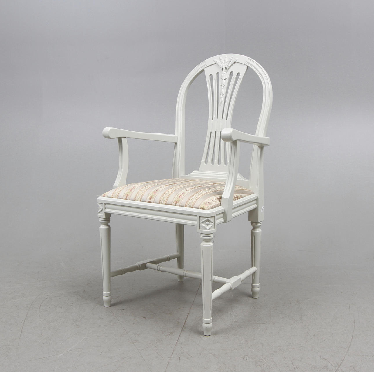 KARMSTOL, "Axet", Gustaviansk-stil, 1900-talets andra hälft.