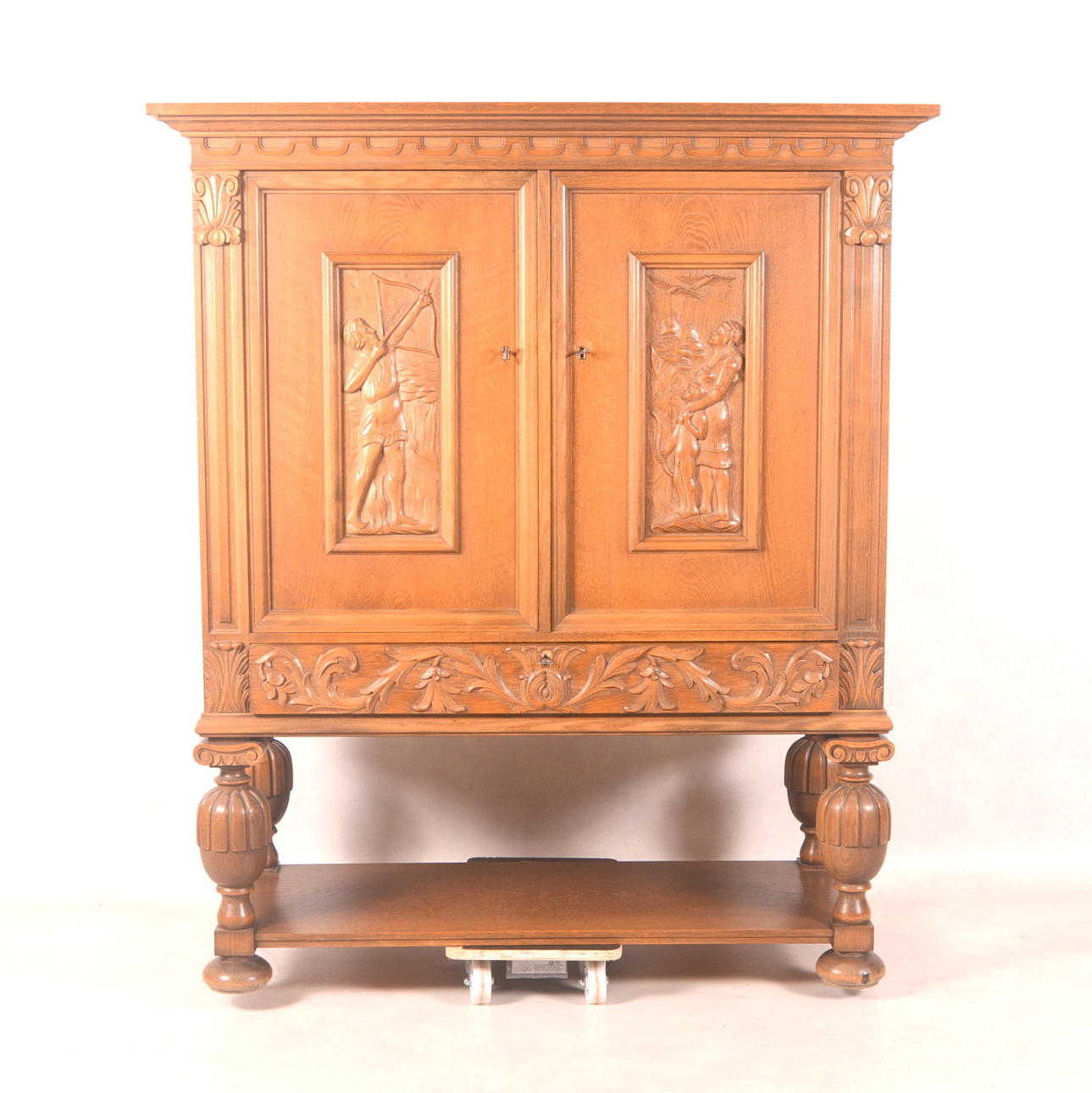 SKÅP, ek, 1900-tal.