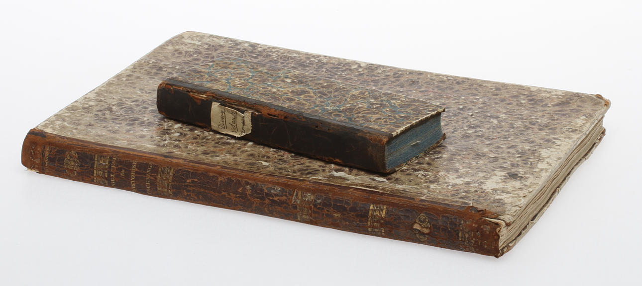 ÄLDRE BÖCKER, 2 volymer, "Diverse Vetande" samt "Historiska teckningar".