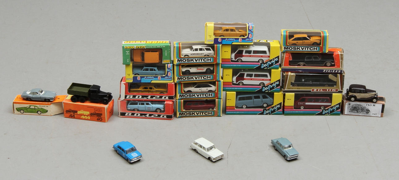 MODELLBILAR, 22 STYCKEN Made in USSR de flesta i originalkartong.