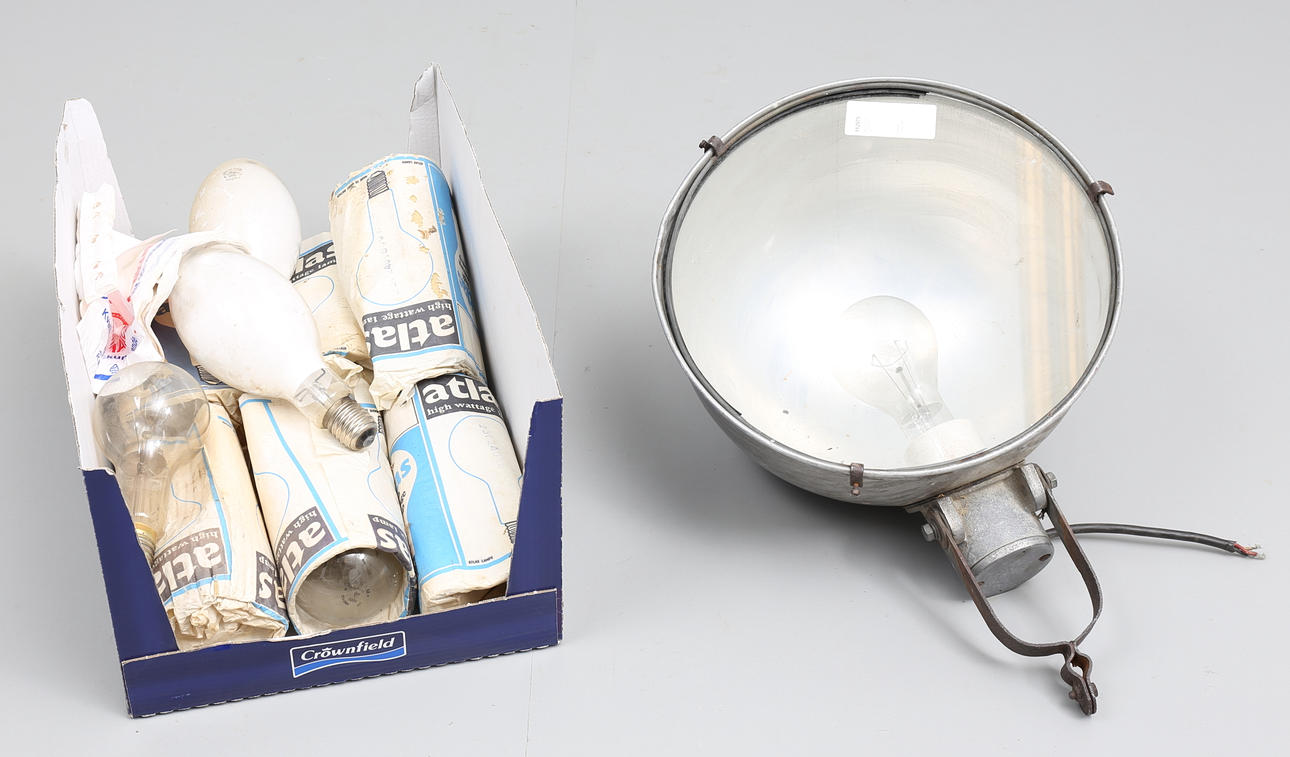 INDUSTRILAMPA, 1900-talets mitt.