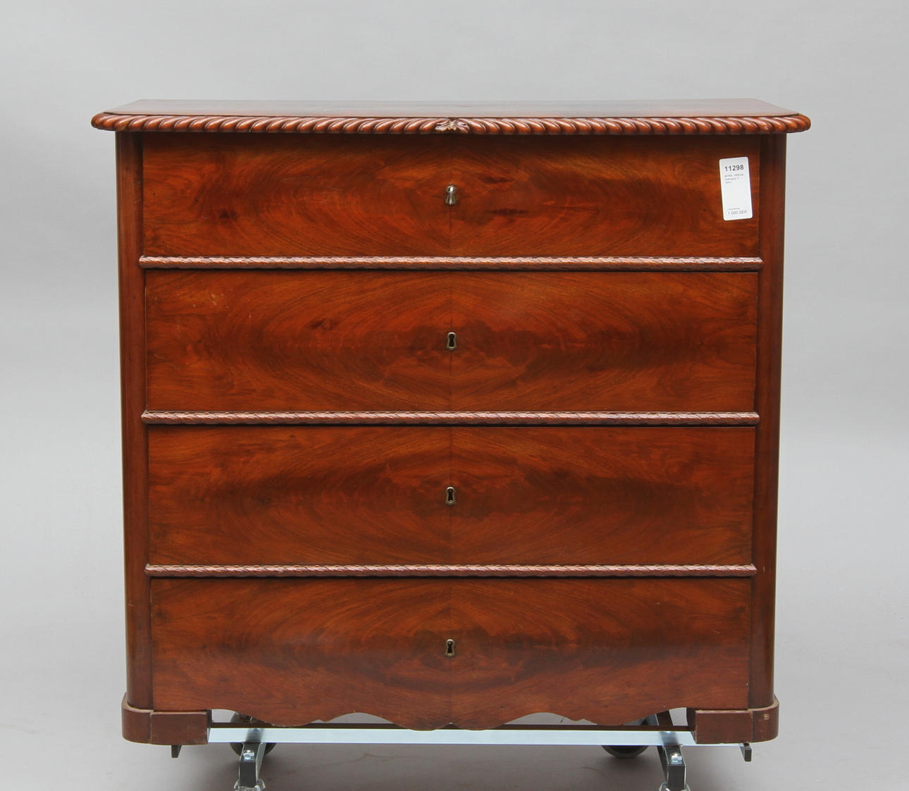 BYRÅ, 1800-tal, mahogny, 4 lådor.