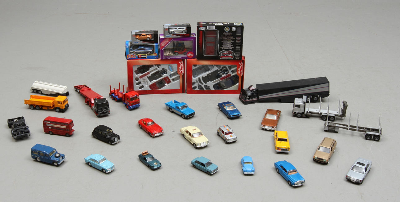 MODELLBILAR, cirka 30 stycken. CORGI, SIKU, TEKNO, MEBETOYS, SCHUCO med flera.