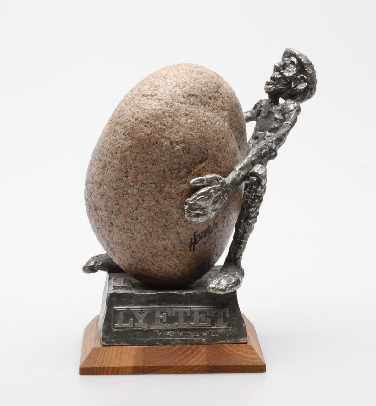 HENRY GUSTAFSSON. Skulptur, "Lyftet", sten och tenn, signerad, Vimmerby.