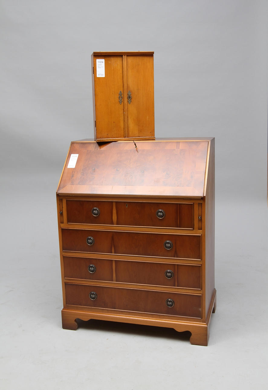 HÄNGSKÅP 18/1900-tal samt SNEDKLAFFSEKRETÄR.