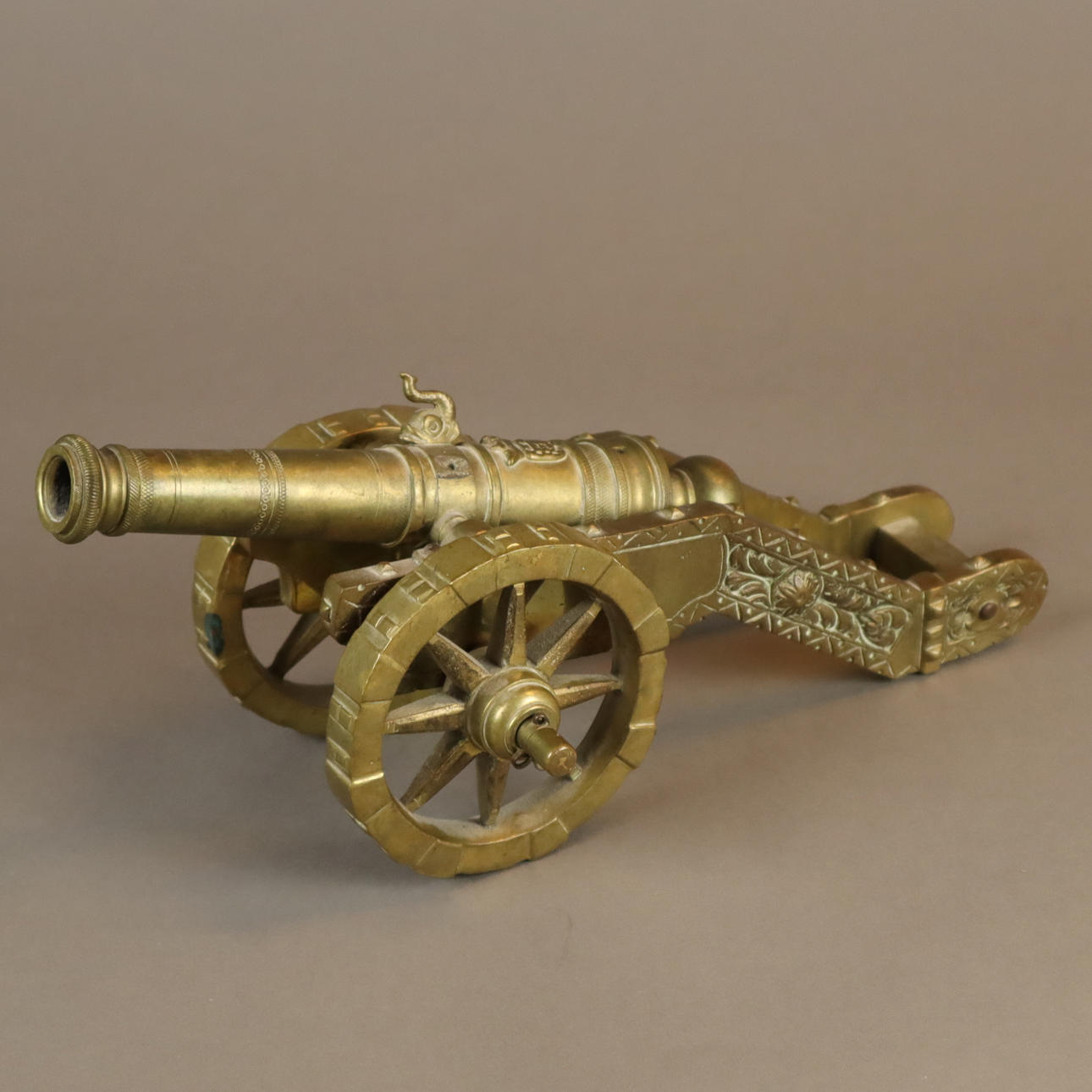 DEKORATIV KANON - mässing.