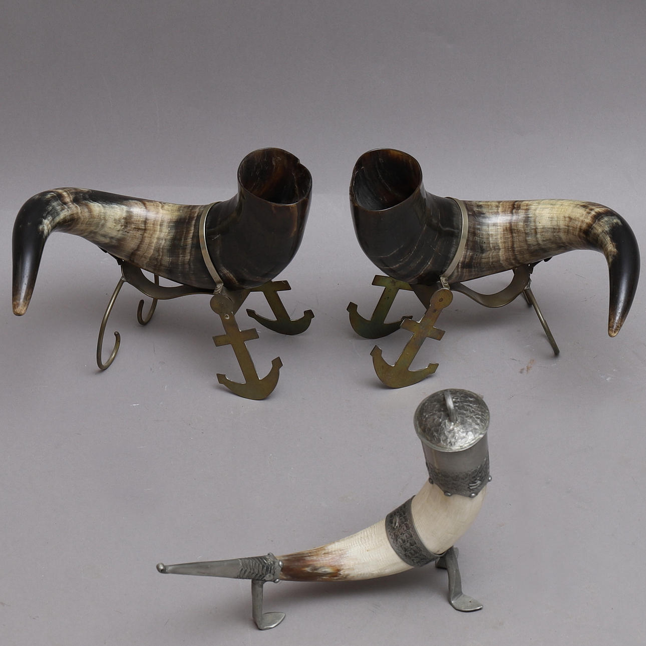 DRINKING HORN, 3 pcs, horn/metal.