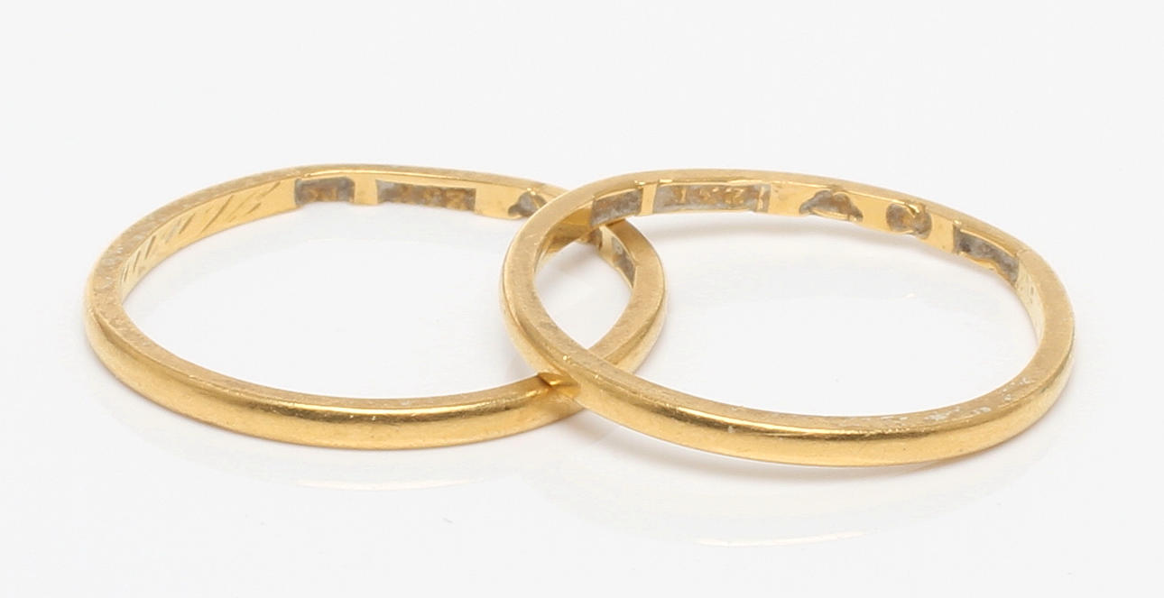 RINGAR 2 st, 23k guld. Tot vikt 2,9 gram.