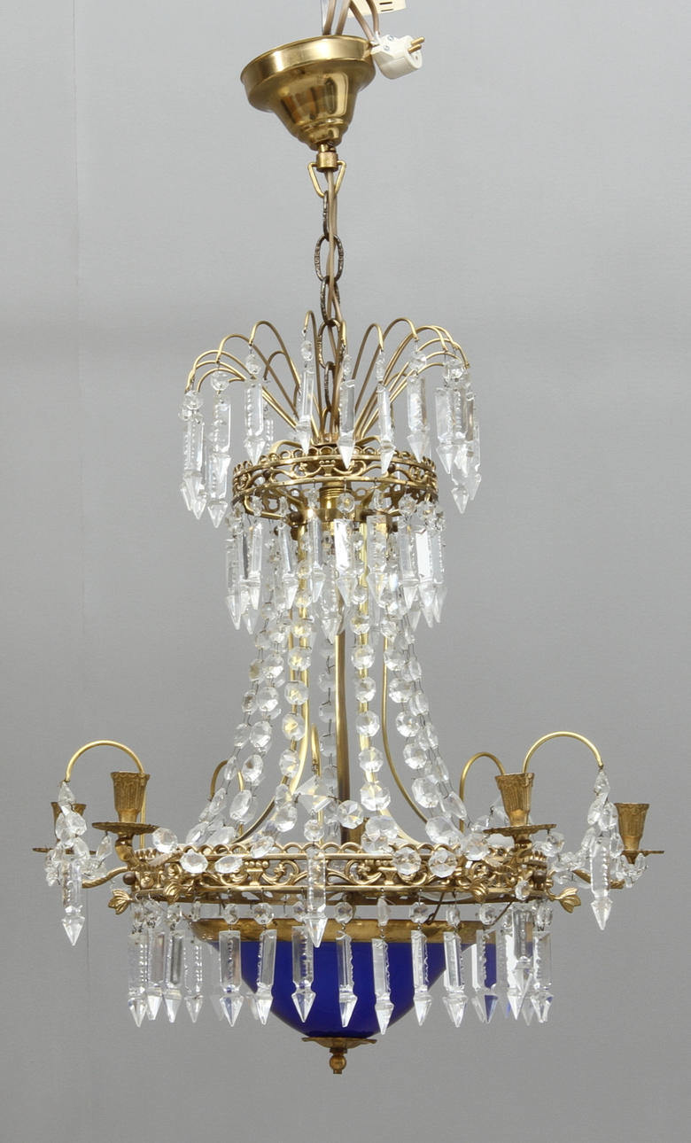 LJUSKRONA med blå glasskål, gustaviansk stil, 1900-tal.