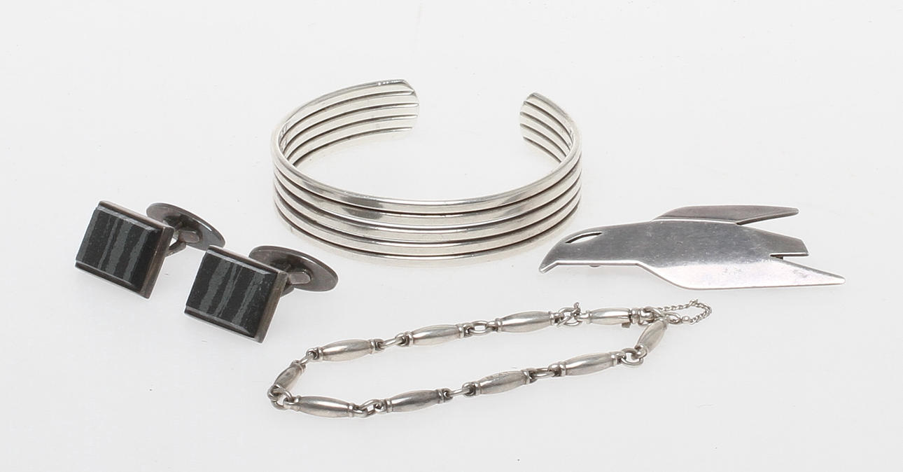 SMYCKEN, 4 delar, silver, bland annat Borgila, Anton Michelsen och Birger Haglund.