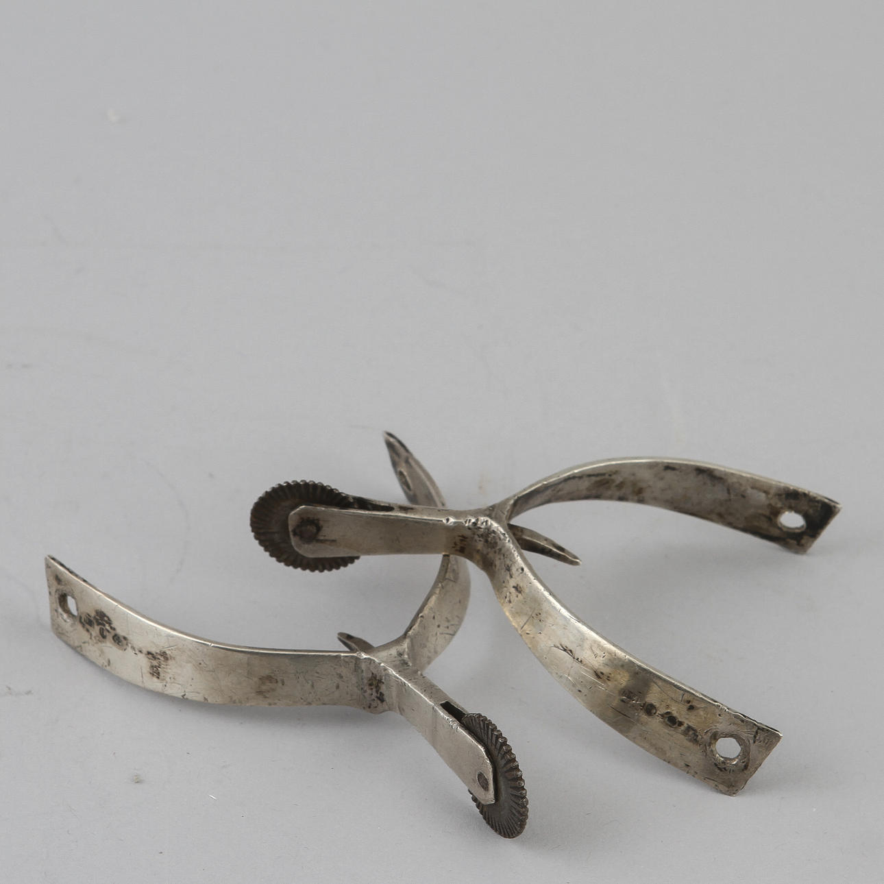 SPORRAR, 1 par, silver, 1851? Otydliga stämplar. Vikt 65 gram.