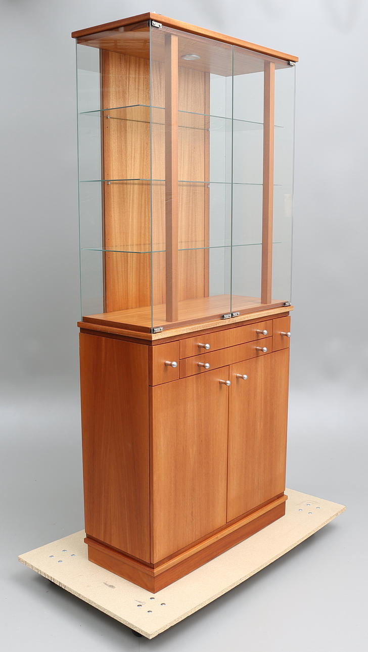 VITRINSKÅP, "Effekt", Banquet Möbelfabrik, Ruda, 1900-2000-tal.