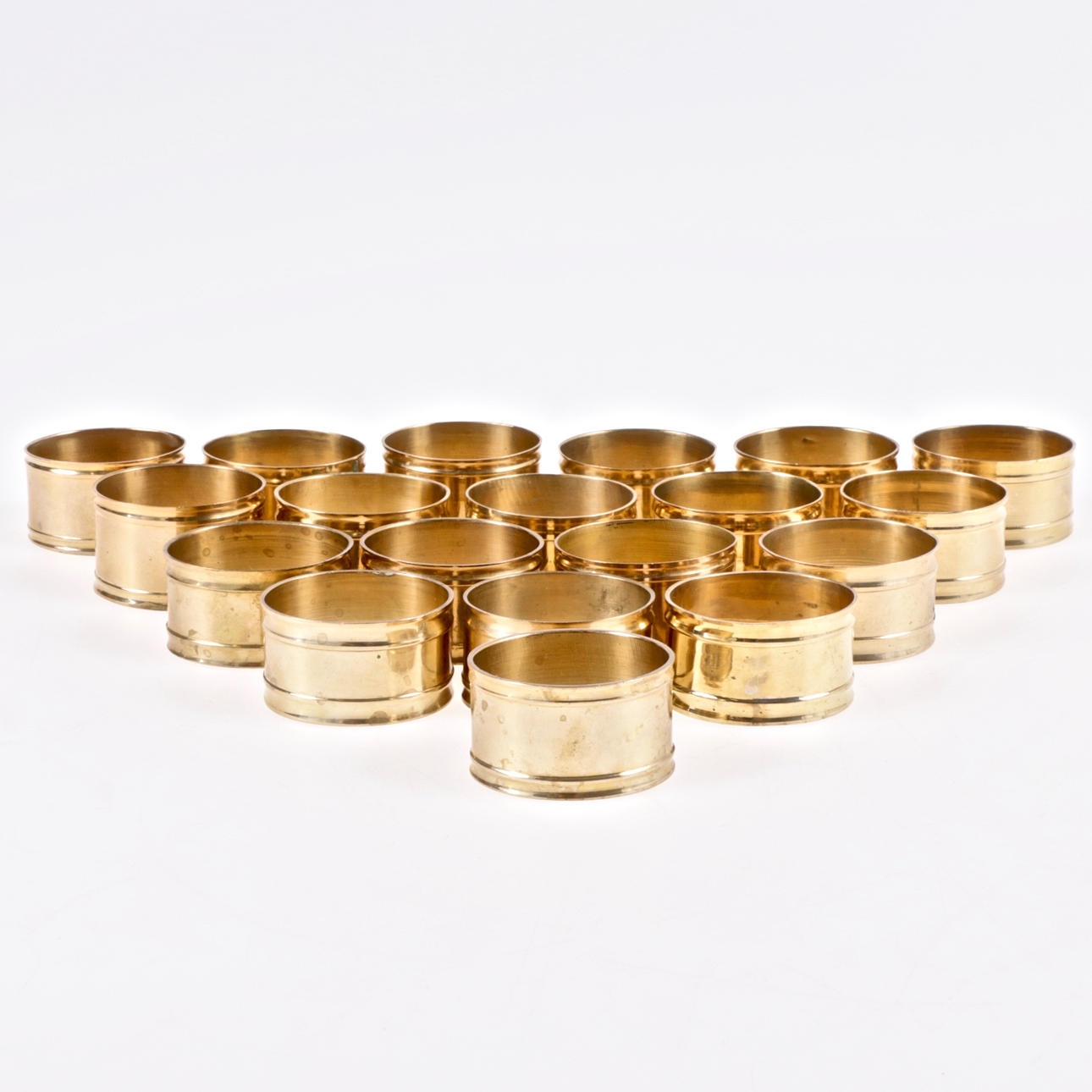 SERVETTRINGAR, 19 st. Mässing, 1900-tal.