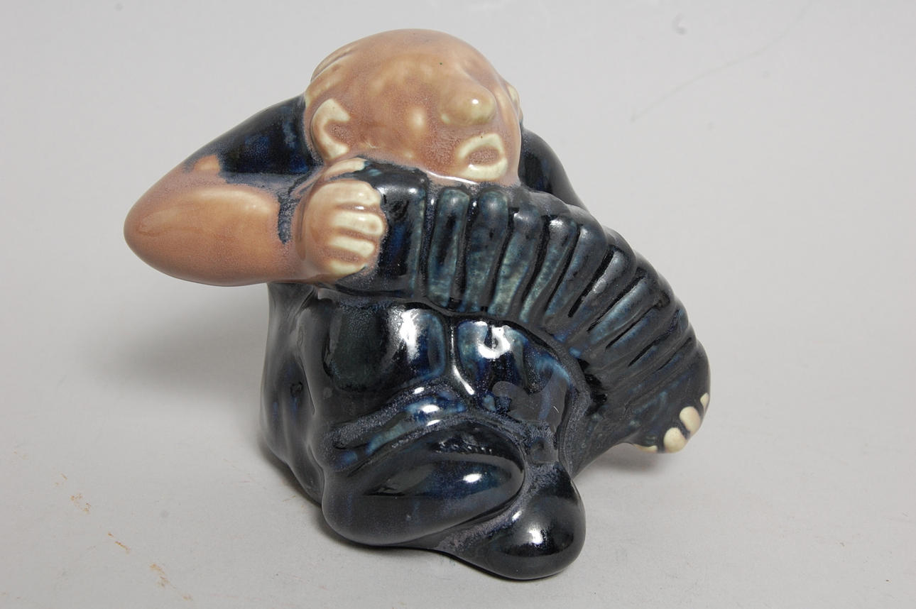 KULLATROLL, keramik, Åke Holm.