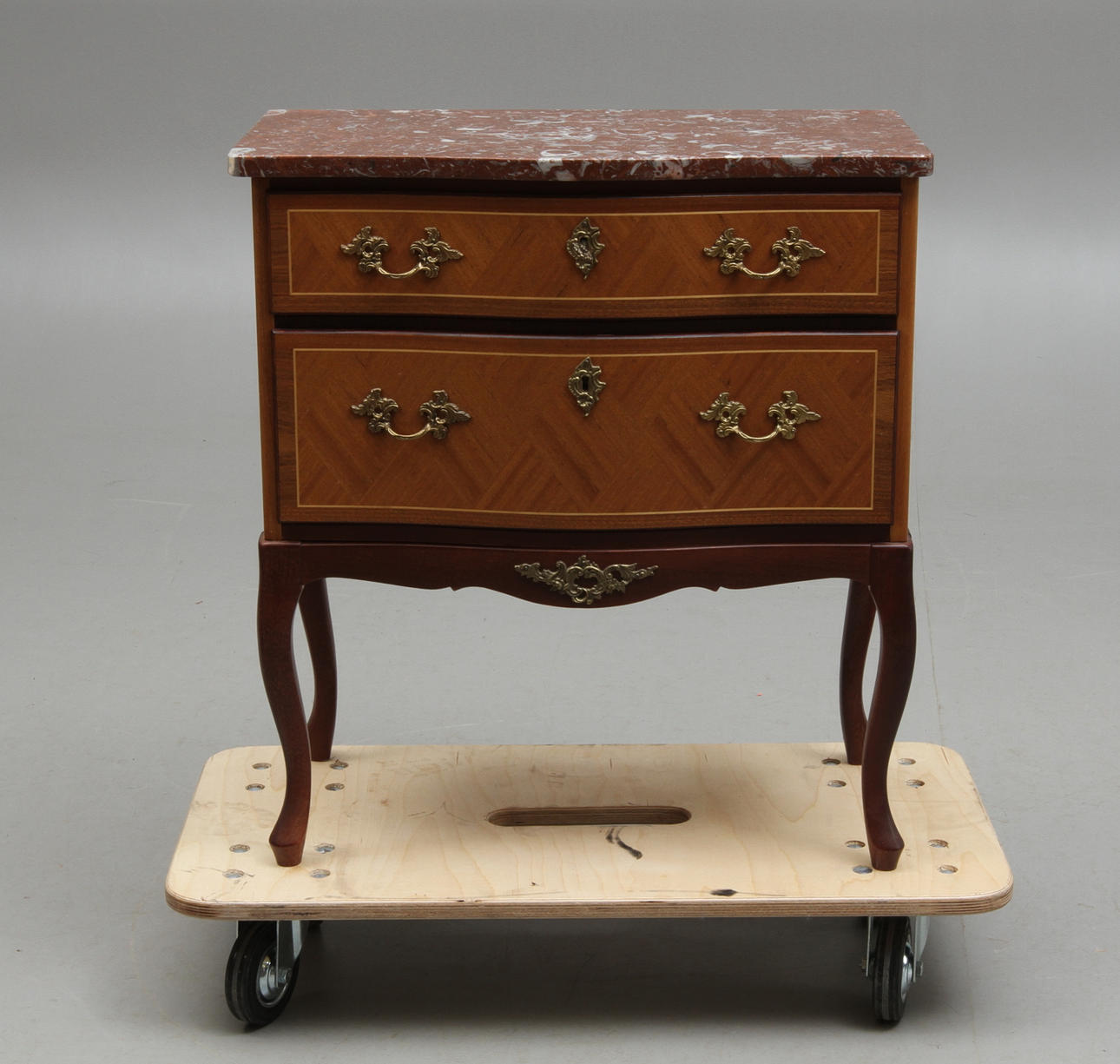 BYRÅ, med stenskiva, gustaviansk stil, 1900-tal.