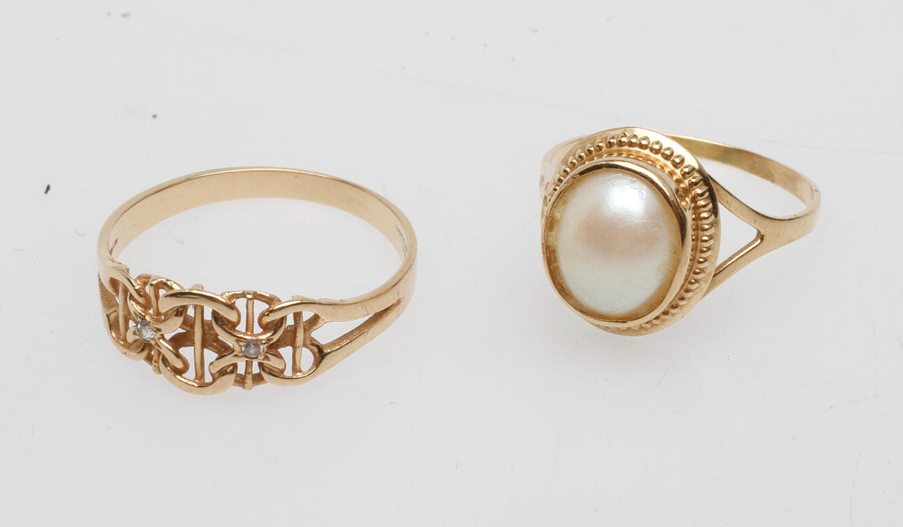 RINGAR, 2 st, 18k guld, vikt ca 3 gr.
