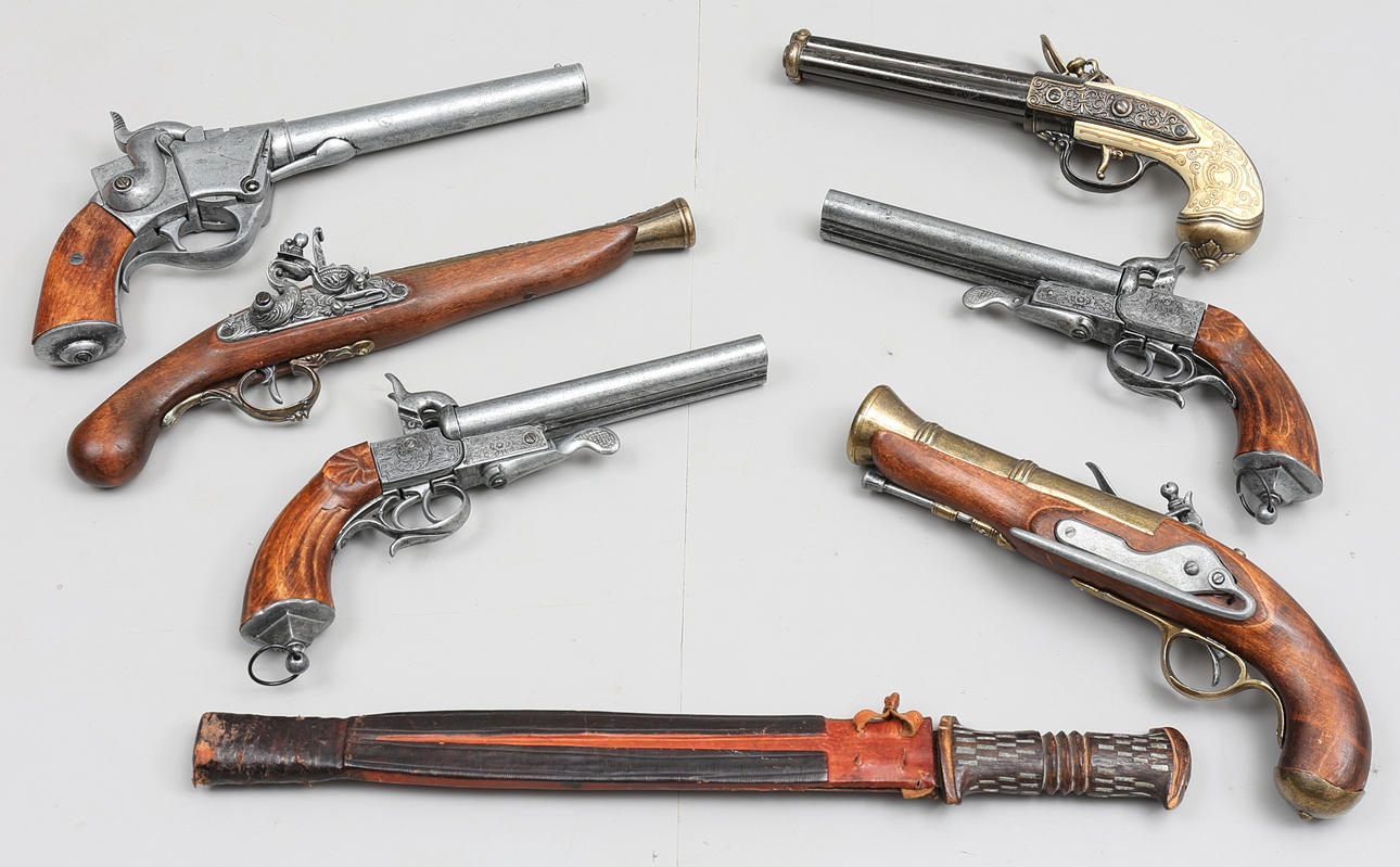 VAPENREPLIKOR, 7 st, 1900-tal.