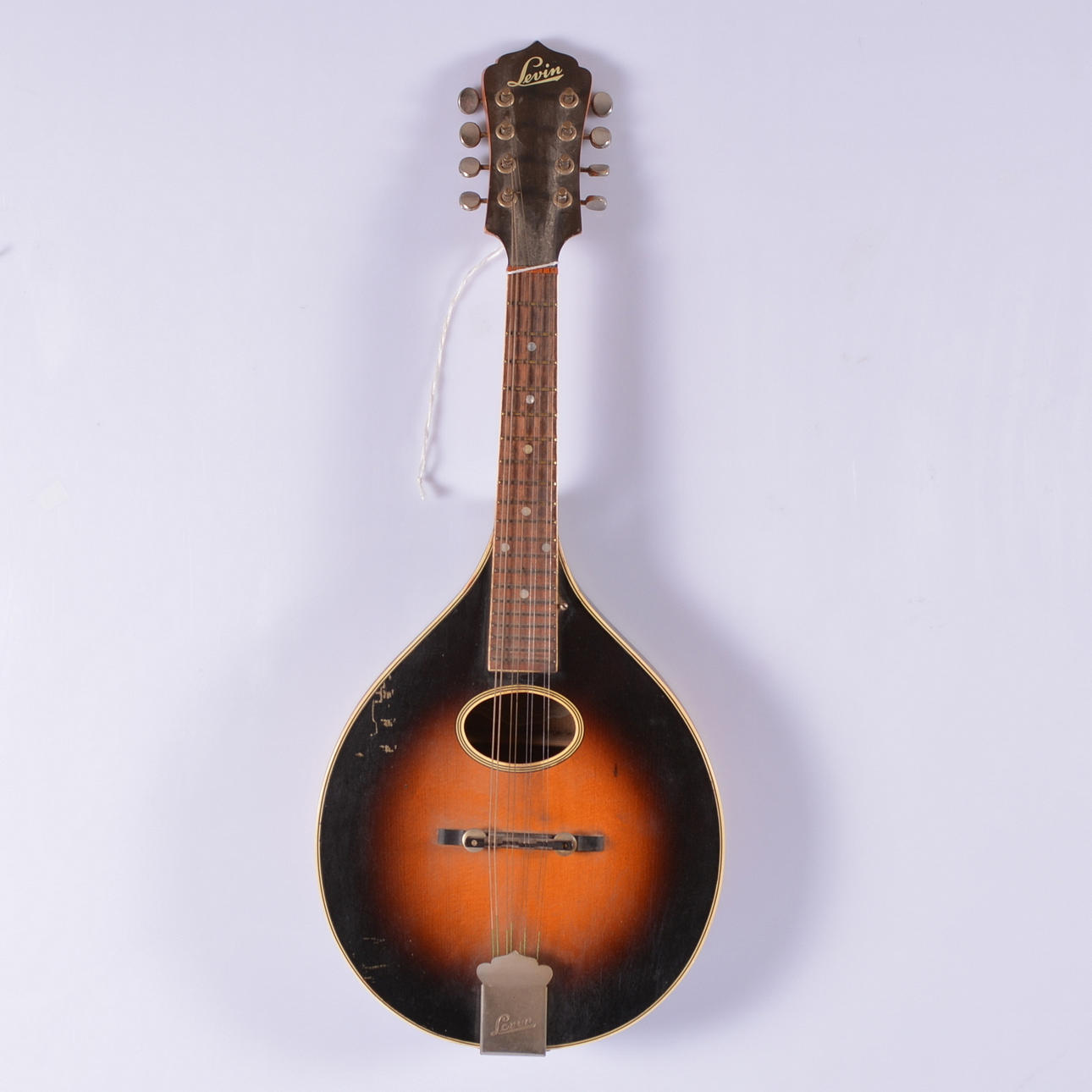 MANDOLIN, Levin.