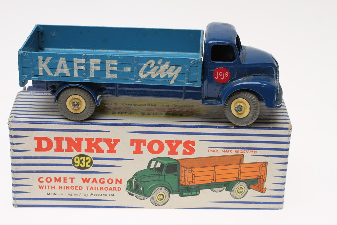 DINKY TOYS COMET WAGON 532 omgjord till reklambil för KAFFE-city (2).