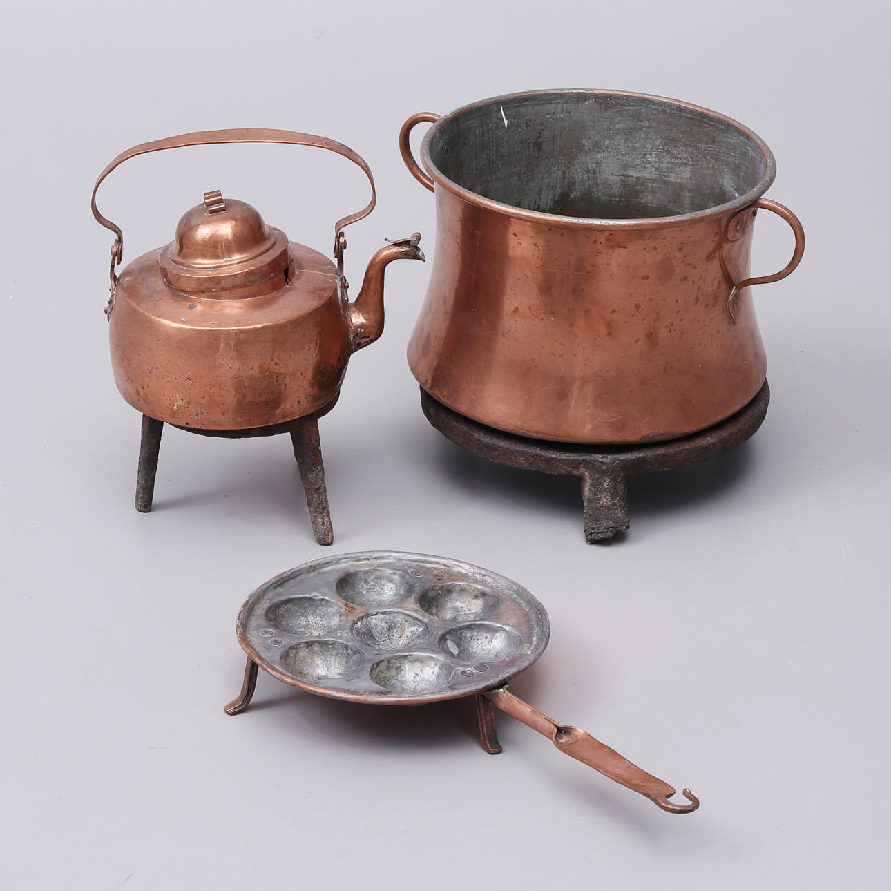 COPPER OBJECTS and TRIFODS, 5 parts 19th century.