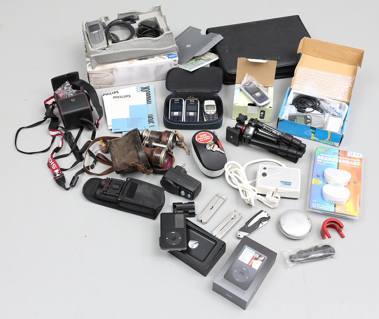 PARTI DIVERSE, ca 25 delar, bla iPod 80GB, mobiltelefoner, kikare, kortvågsradio m.m.