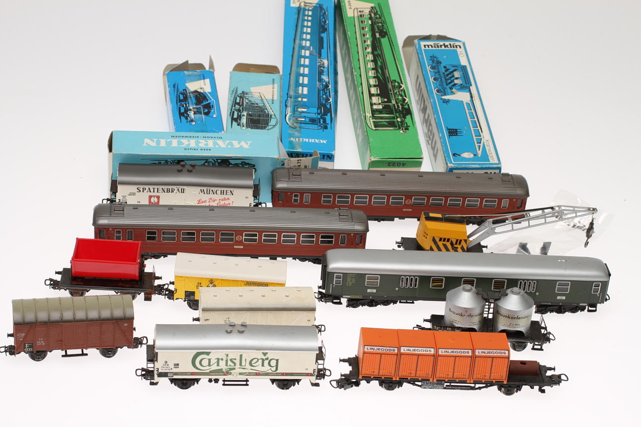 MÄRKLIN SKALA H0 12 vagnar, LIMA en vagn.