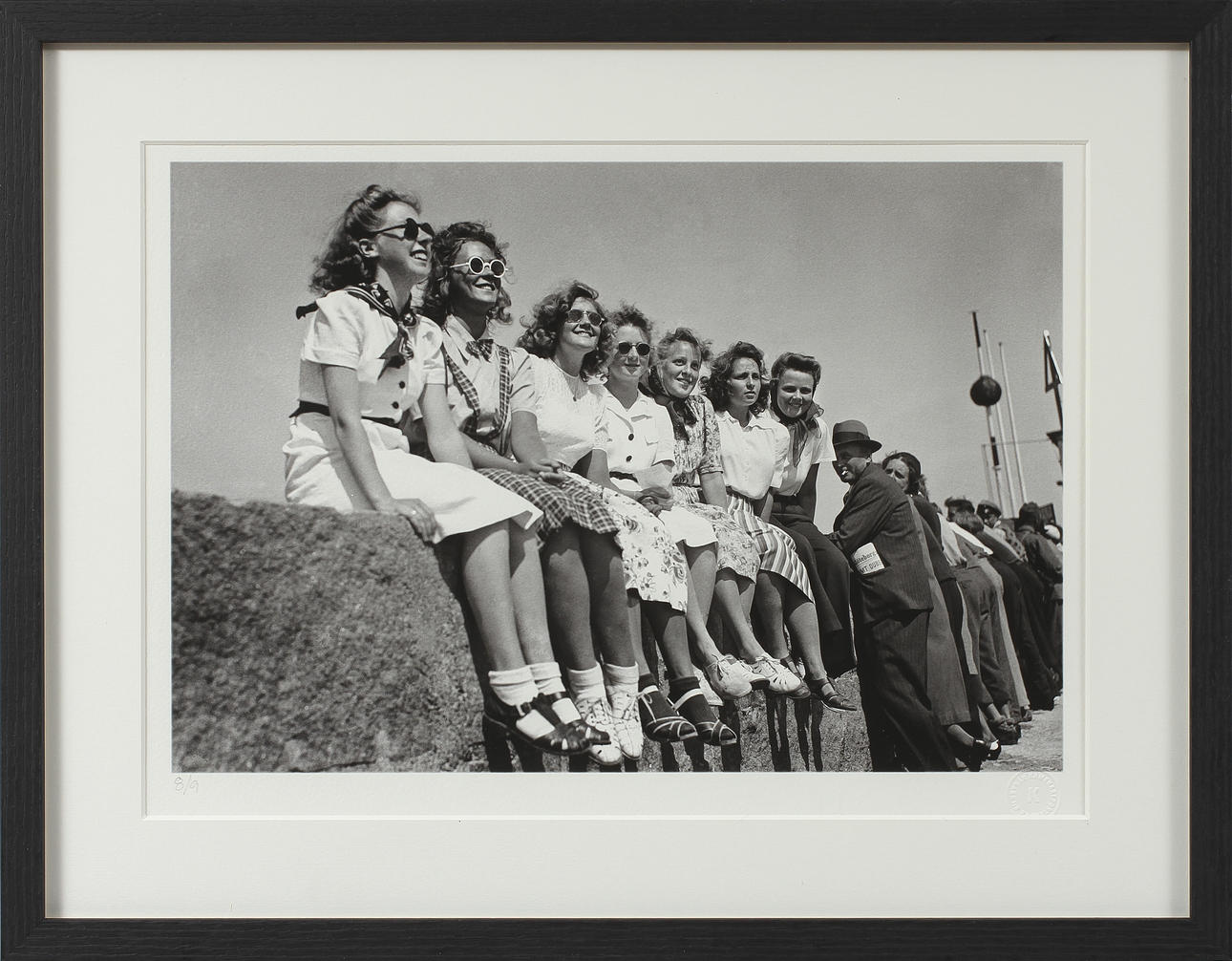 FOTOGRAFI, "Solglasögon i Långedrag" Pigmentbläck på fotopapper, 8 av 9 numrerade exemplar, Bildbyrån Kamerareportage AB samlinga.