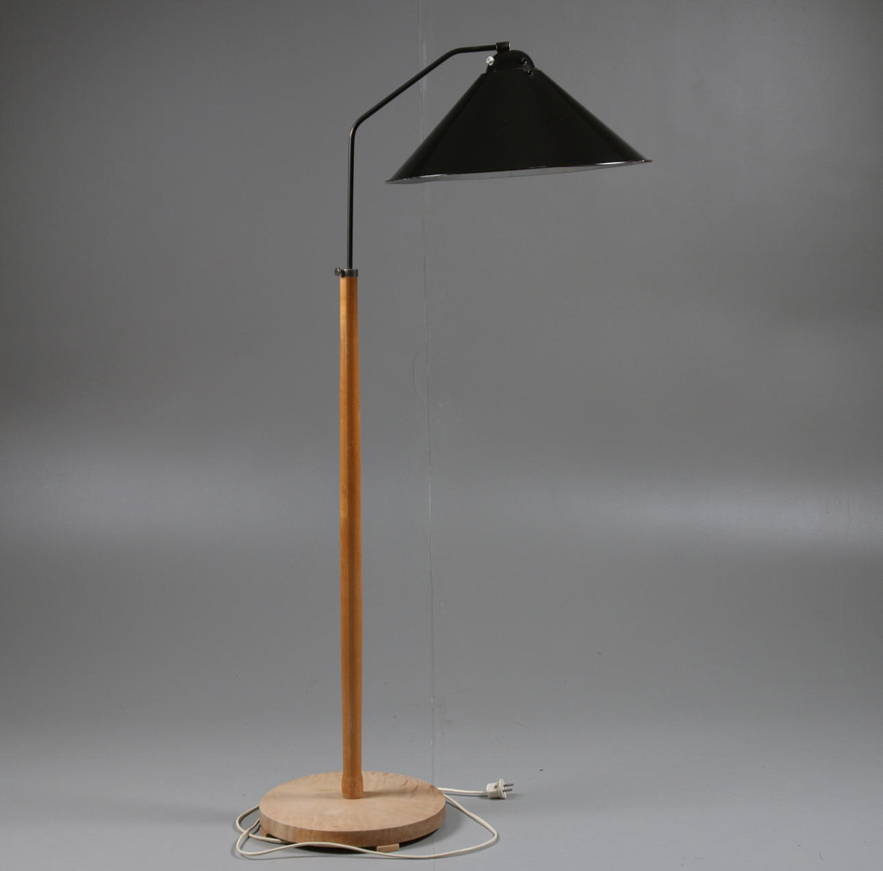 GOLVLAMPA, Industri, 1900-talets mitt.