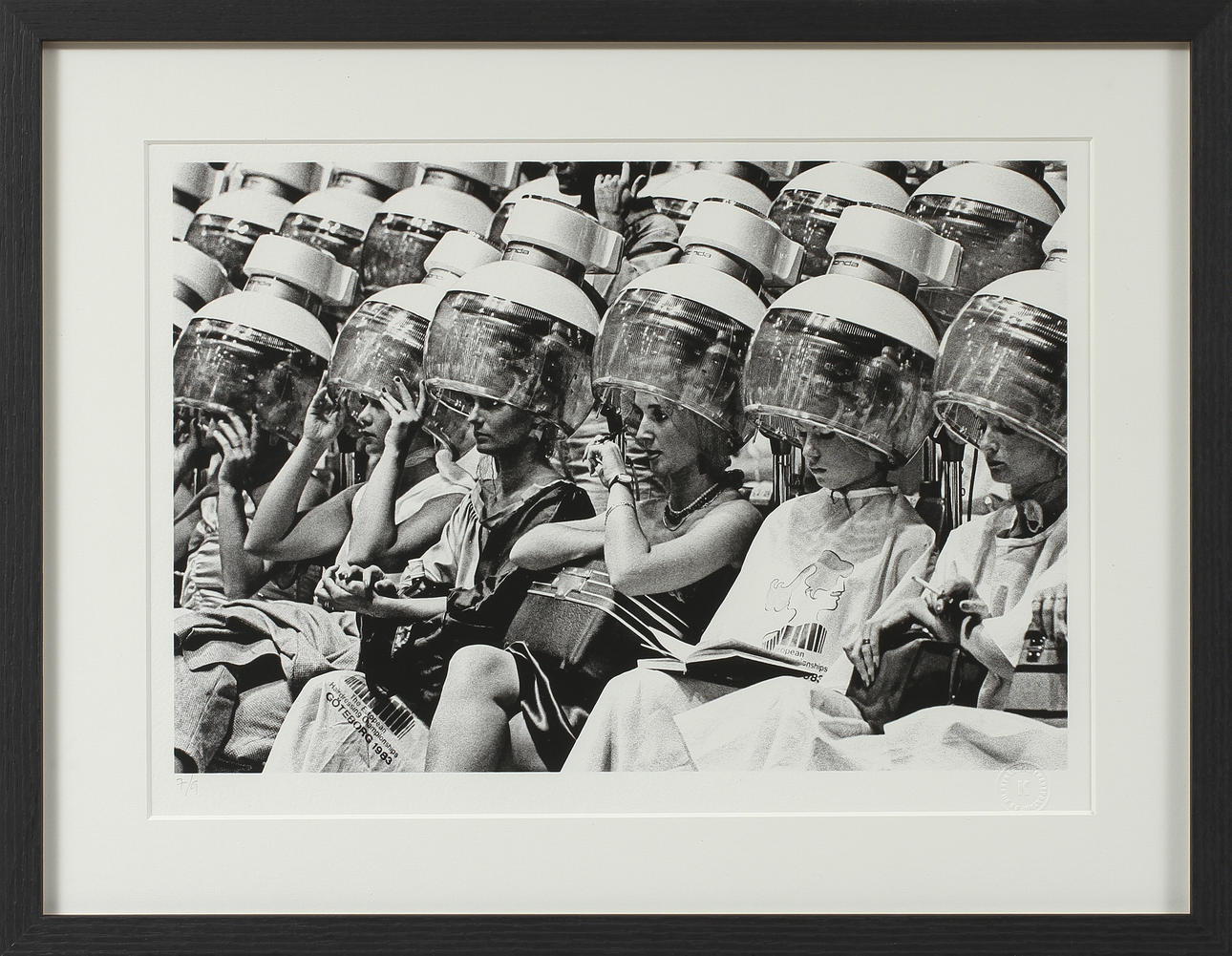 FOTOGRAFI, "Frisyr EM på Scandinavium 26 september 1983". Pigmentbläck på fotopapper, 7 av 9 numrerade exemplar, Bildbyrån Kamerareportage AB samlingar.