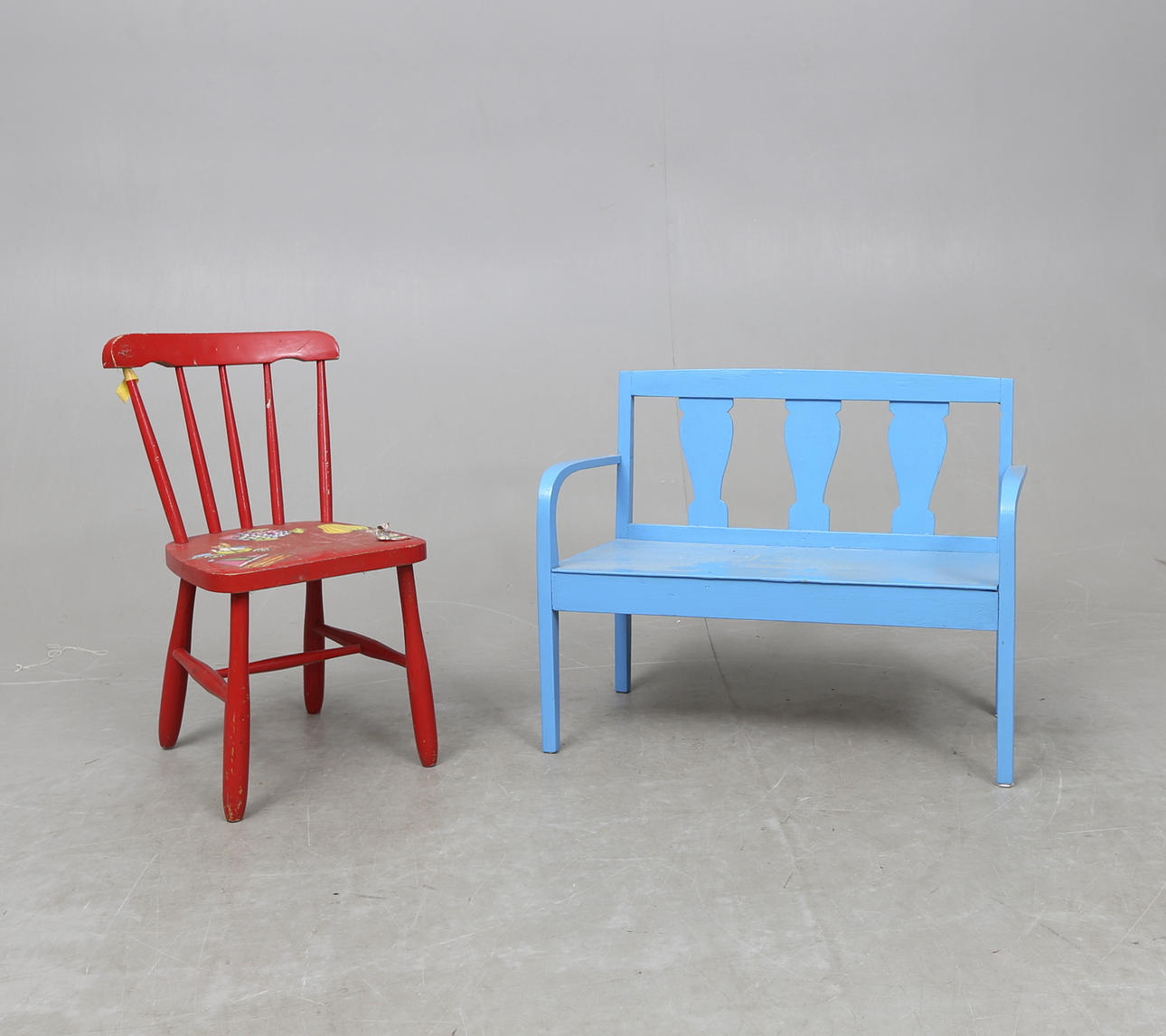 BARNMÖBLER, 2 delar, 1900-tal.