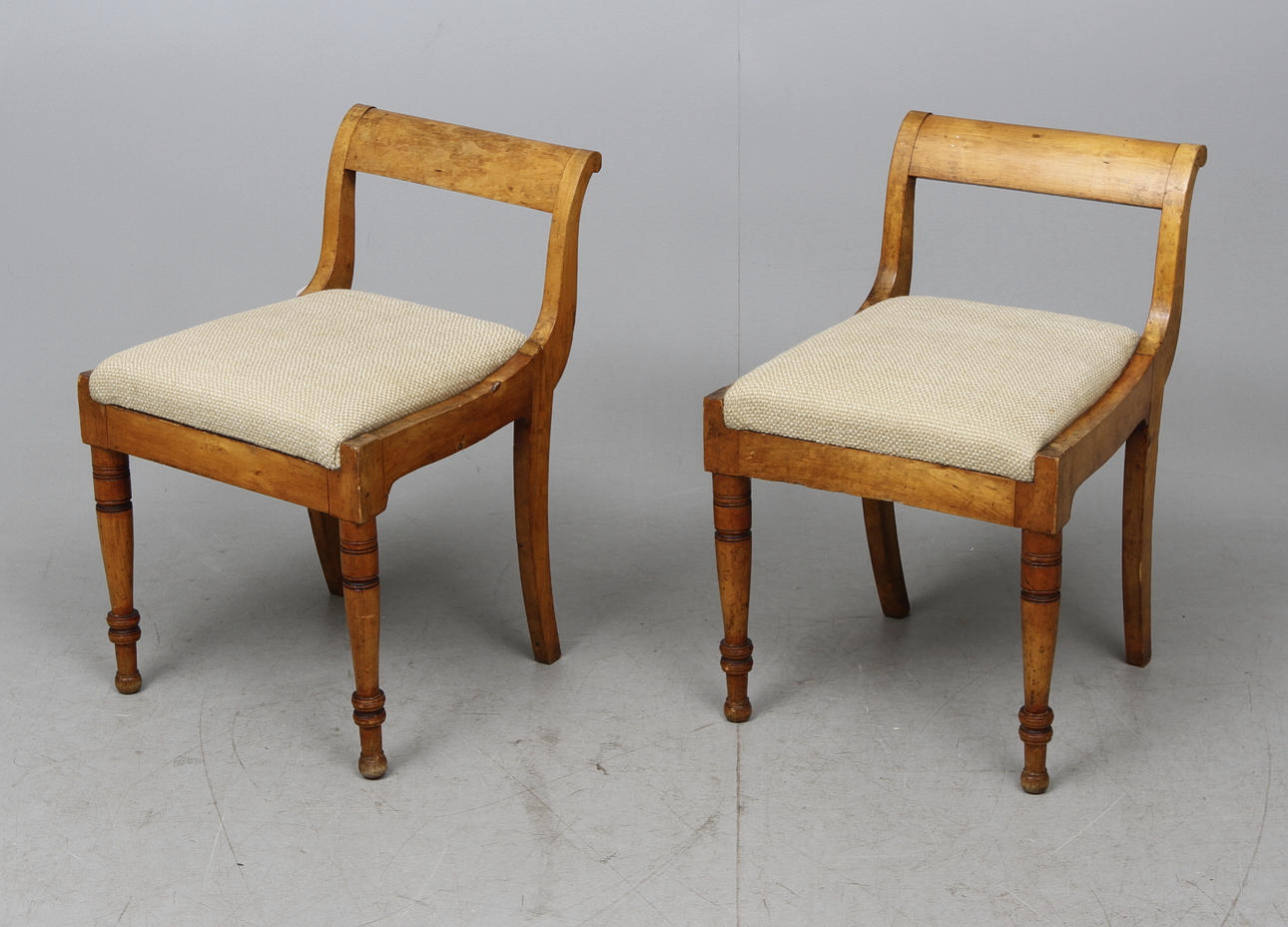 TABURETTER, ett par, senempire, 1800-tal.