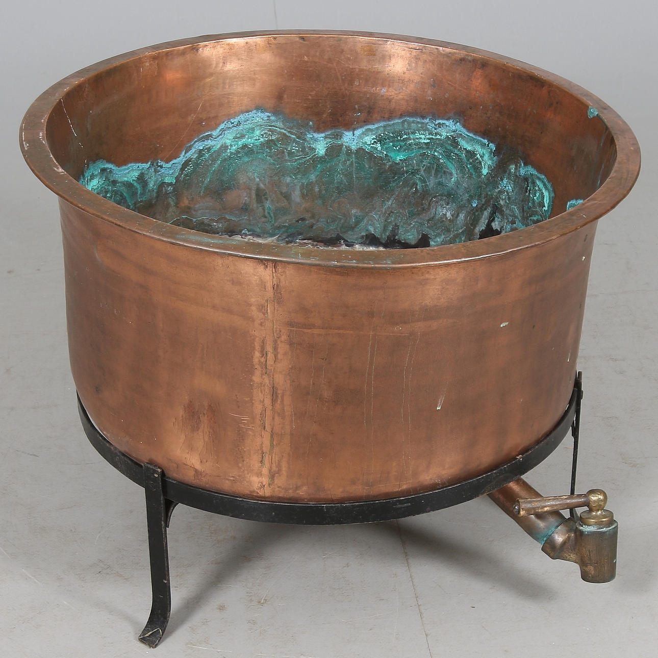 BYKGRYTA på BENSTÄLLNING, koppar och smide, 1800-tal.