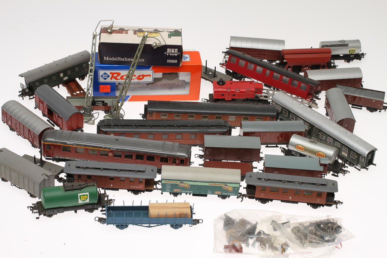 VAGNAR 32 stycken SKALA H0, FLEISCHMANN, POCHER, PIKO, ROCO, LIMA, TRIX med mera.