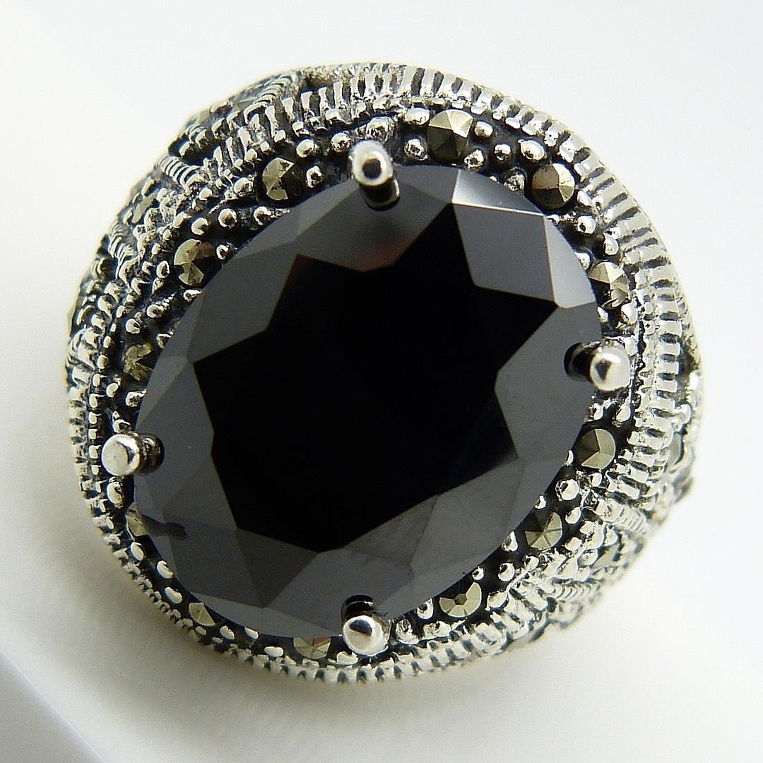 SVART STEN & MARKASIT RING.