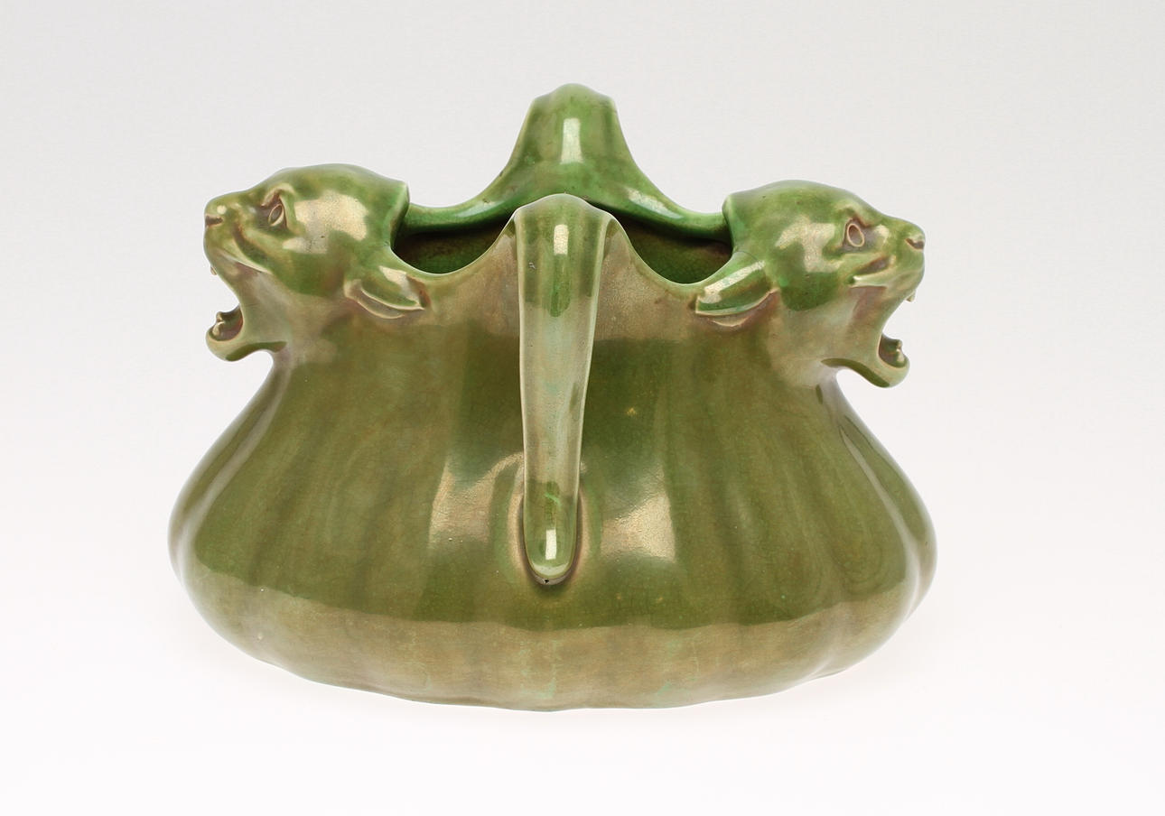 VAS med hänklar, keramik, grön, jugend, märkt Gustavsberg 1901.