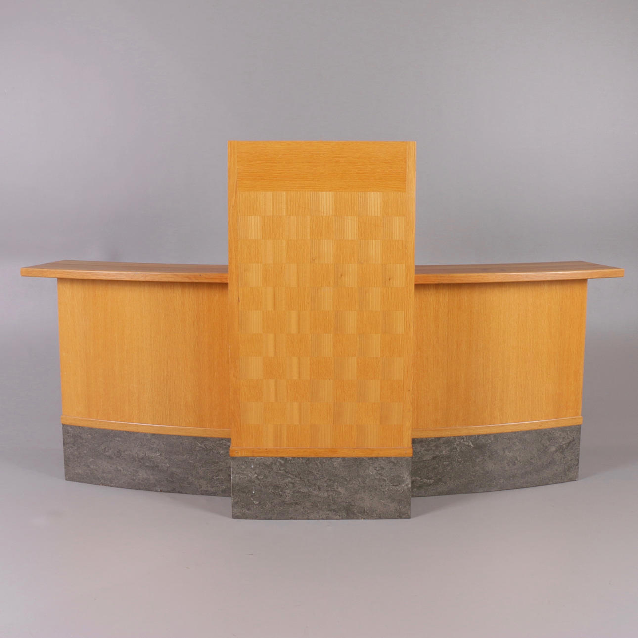 NEUVOTTELUKALUSTEET/KAIUTINTUOLI, nykyaikainen.