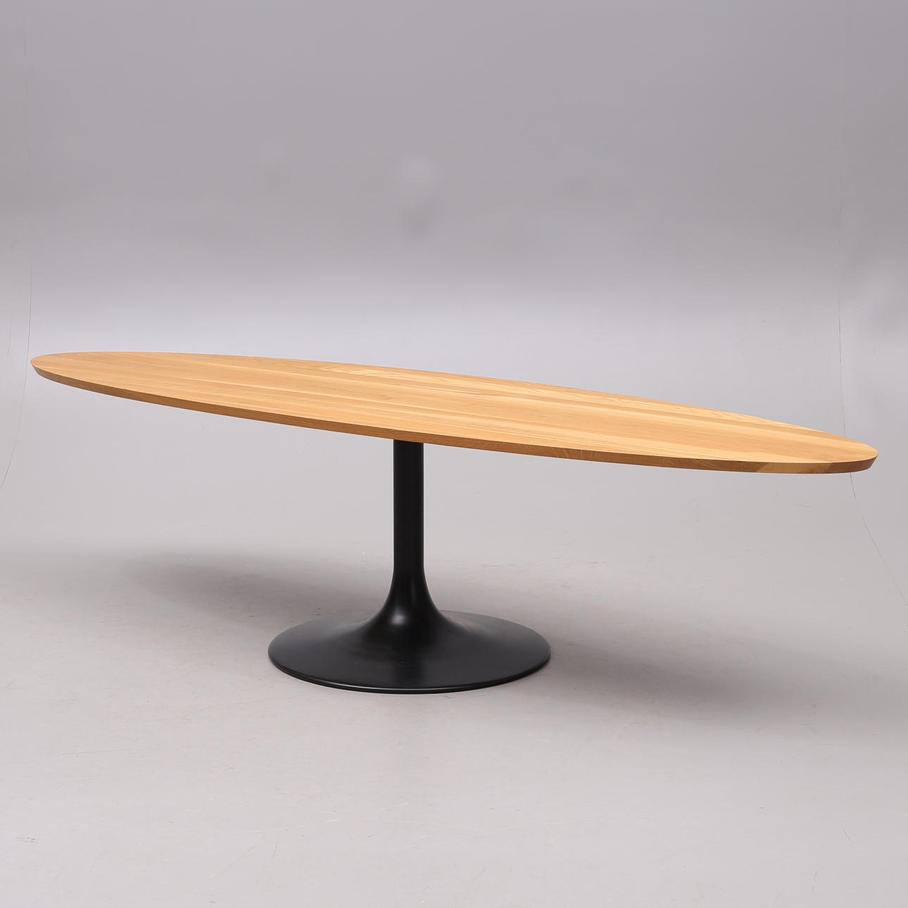 MESA DE CENTRO, formato elipse, años 2000.